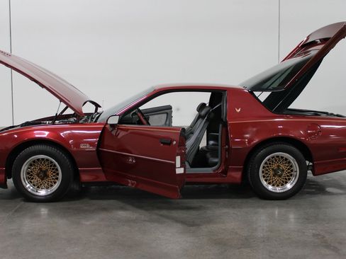 Used 1989 Pontiac Firebird Trans Am RWD image 36