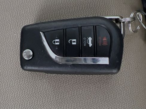 Used 2021 Toyota Camry LE image 35