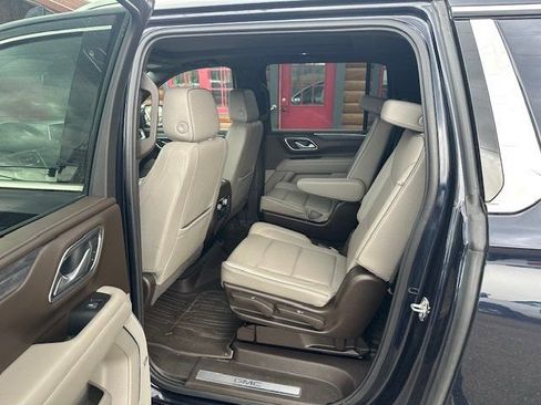 Used 2022 GMC Yukon XL SLT w/ SLT Premium Package AWD/4WD image 7