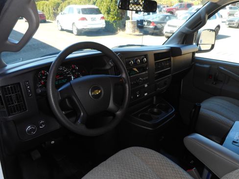 Used 2016 Chevrolet Express 2500 RWD image 14