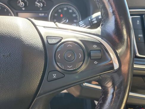 Used 2020 Buick Enclave Premium AWD/4WD image 21