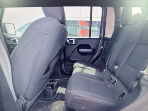 Used 2021 Jeep Gladiator Sport AWD/4WD image 4