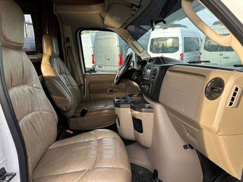 Used 2011 Ford E-450 and Econoline 450 Super Duty w/ Motorhome Prep Pkg image 10