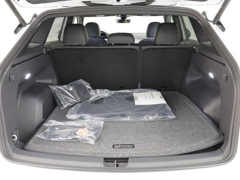 New 2026 Volkswagen Atlas Cross Sport SE image 17