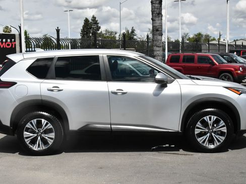 Used 2022 Nissan Rogue SV AWD/4WD image 9