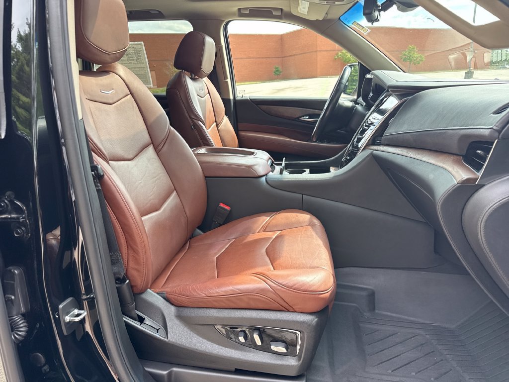 Used 2019 Cadillac Escalade Premium Luxury AWD/4WD image 35