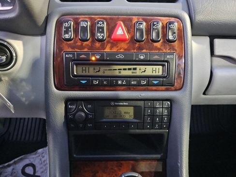 Used 2000 Mercedes-Benz CLK 320 Cabriolet image 18