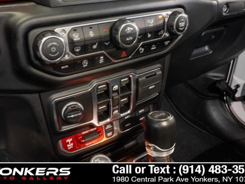 Used 2023 Jeep Wrangler Unlimited Rubicon w/ LED Lighting Group AWD/4WD image 33