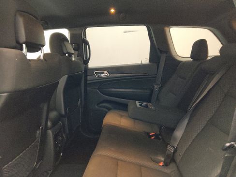 Used 2021 Jeep Grand Cherokee Laredo AWD/4WD image 18