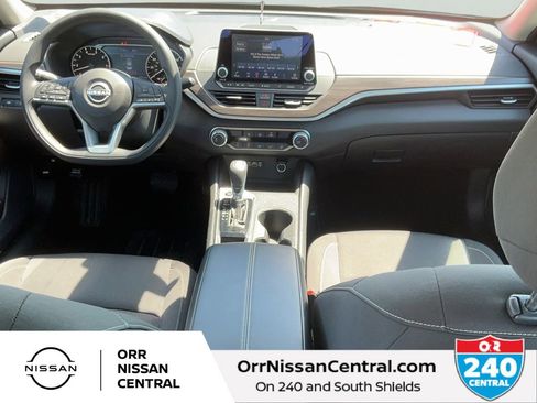 Used 2025 Nissan Altima 2.5 SV FWD image 15
