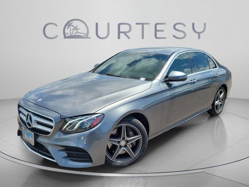 Used 2017 Mercedes-Benz E 300 4MATIC image 1