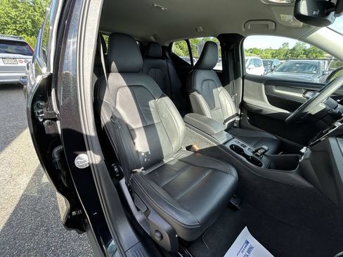 Certified 2024 Volvo XC40 B5 Core AWD/4WD image 24
