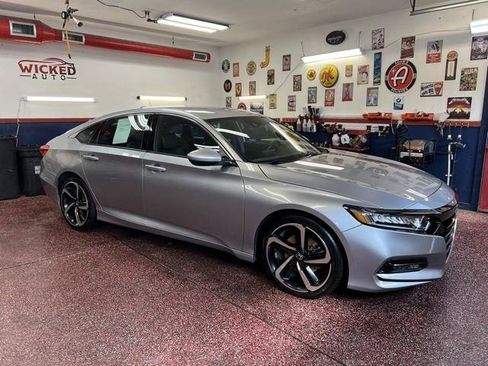 Used 2018 Honda Accord Sport image 4