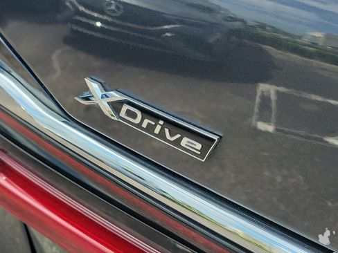 Used 2022 BMW 750i xDrive AWD/4WD image 32