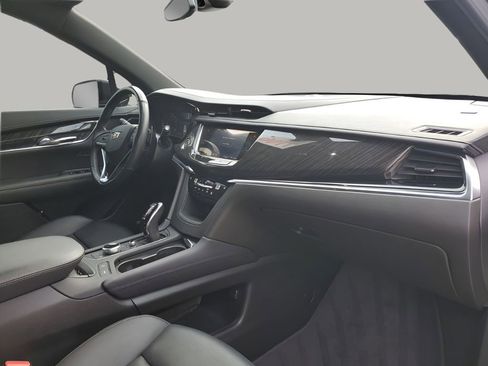 Used 2022 Cadillac XT6 Premium Luxury image 14