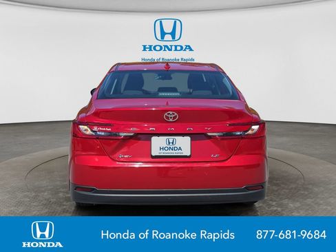 Used 2025 Toyota Camry SE FWD image 4