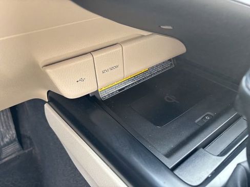 Used 2020 Toyota Camry XLE image 30