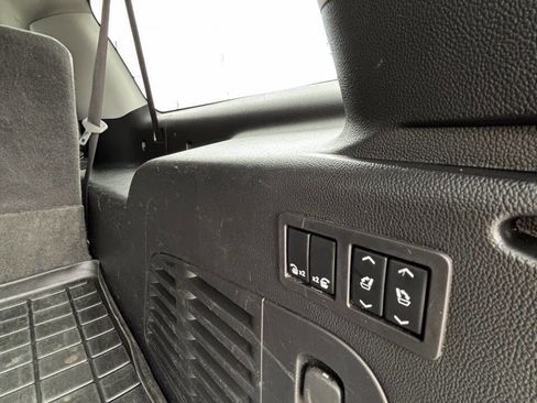 Used 2020 Chevrolet Suburban LT AWD/4WD image 12