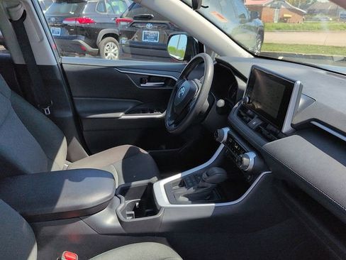 Used 2025 Toyota RAV4 XLE w/ Convenience Package image 10