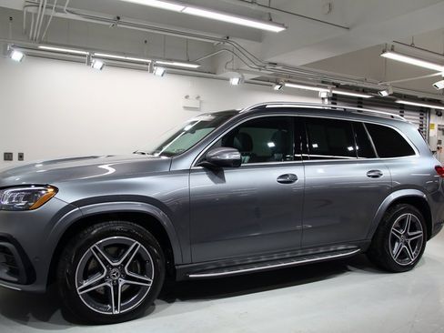 Used 2025 Mercedes-Benz GLS 450 4MATIC image 16