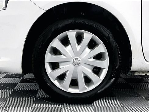 Used 2019 Nissan Versa SV FWD image 8