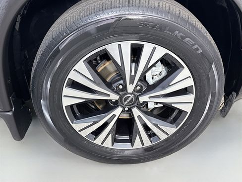 Used 2023 Nissan Rogue SV FWD image 32