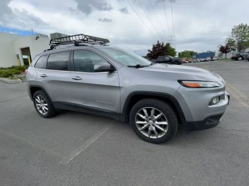 Used 2018 Jeep Cherokee Limited AWD/4WD image 2