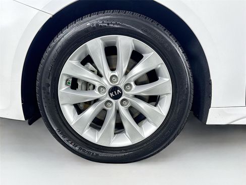 Used 2018 Kia Optima S image 38
