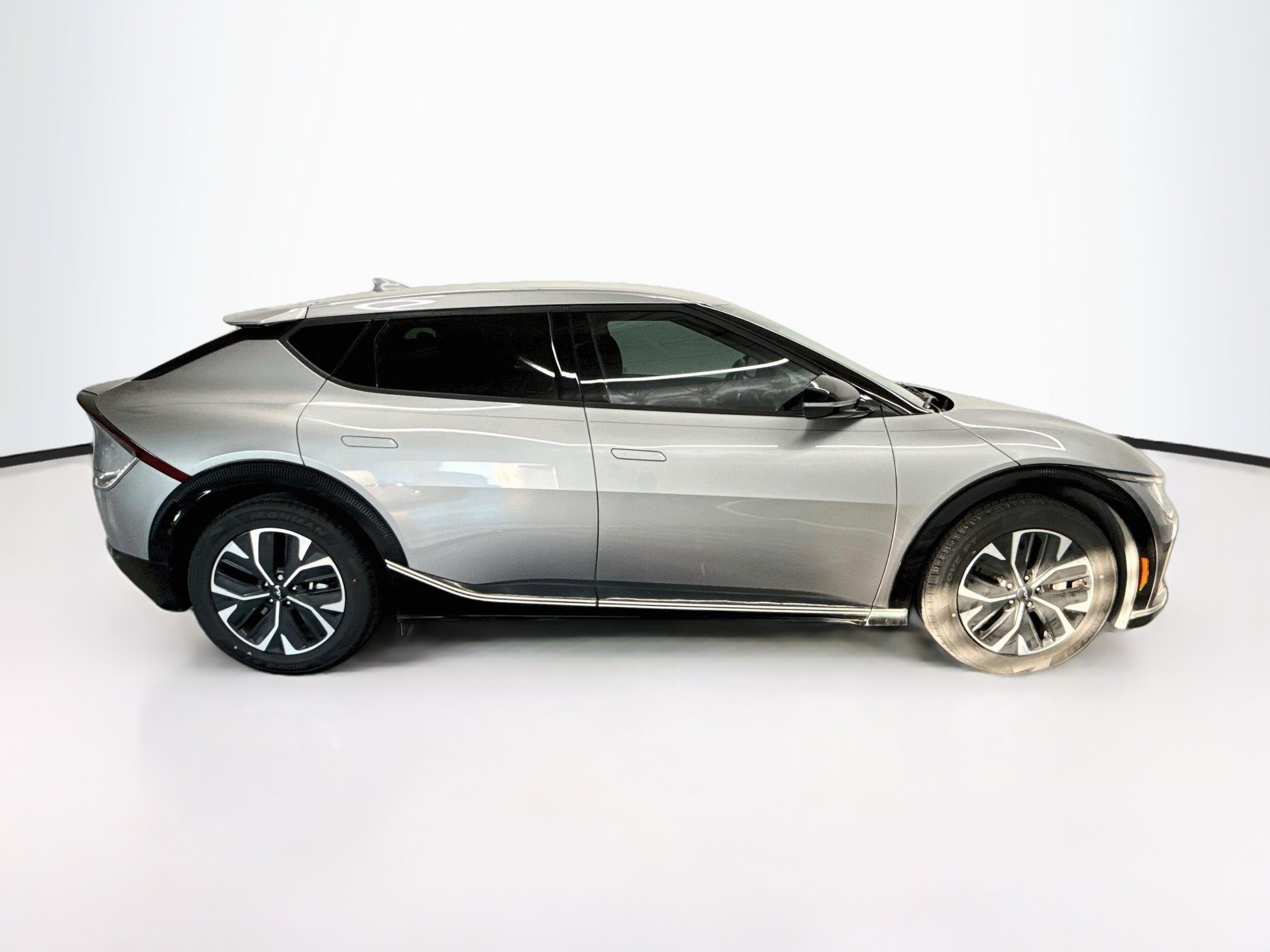 Used 2023 Kia EV6 Wind RWD image 10