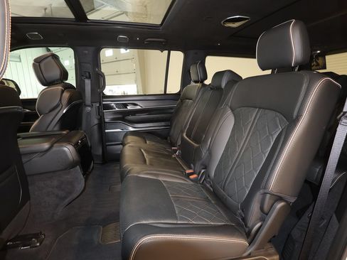 Used 2024 Jeep Grand Wagoneer Series III w/ Quick Order Packagew 28T AWD/4WD image 25