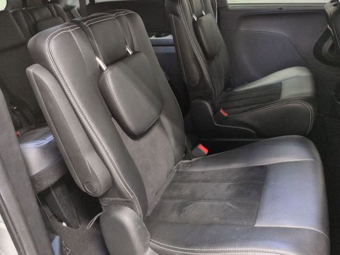 Certified 2018 Dodge Grand Caravan SXT w/ Driver Convenience Group image 21