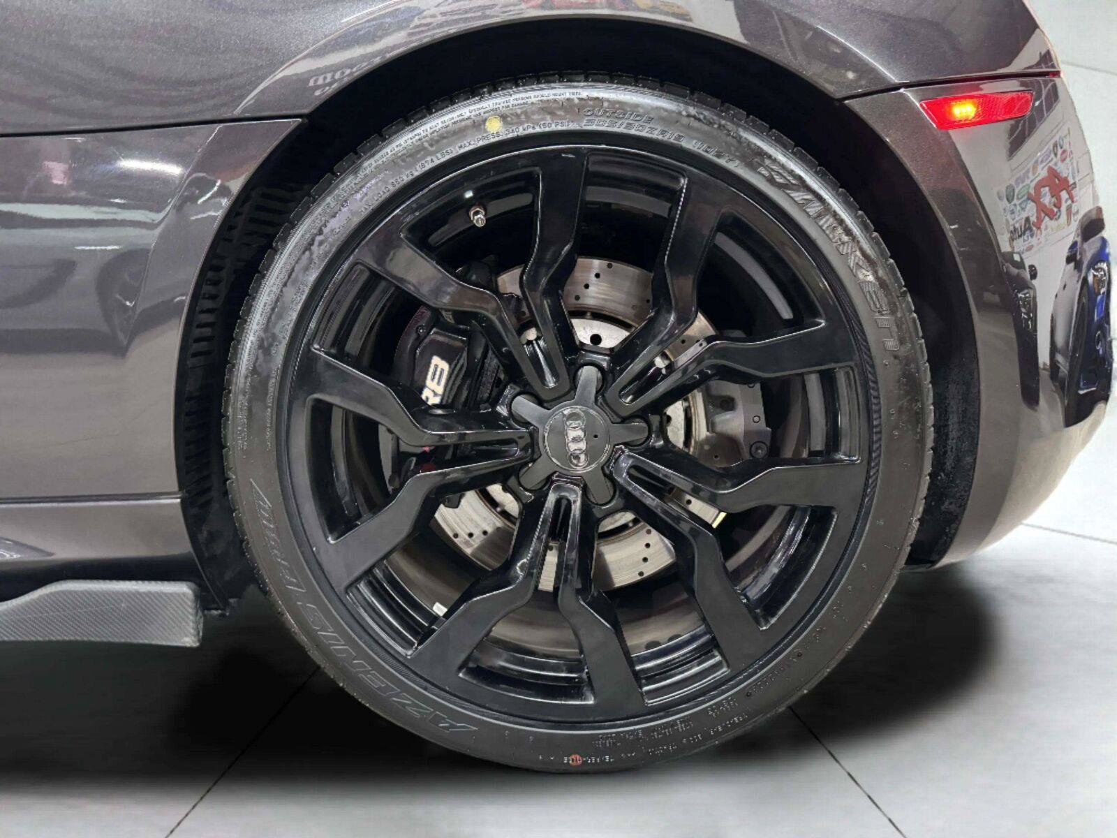 Used 2011 Audi R8 V10 AWD/4WD image 40