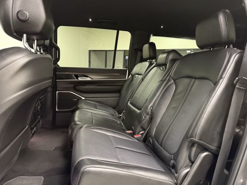Used 2024 Jeep Wagoneer L Series II w/ Flexible Seating Group RWD image 21