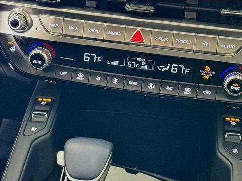 Certified 2025 Kia Telluride EX image 21