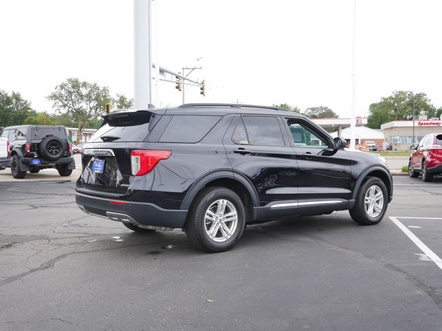 Certified 2023 Ford Explorer XLT w/ Equipment Group 202A AWD/4WD image 3