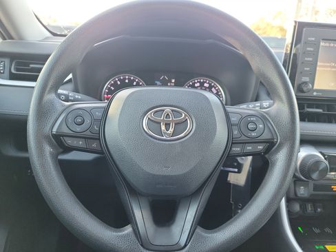 Used 2022 Toyota RAV4 LE image 23