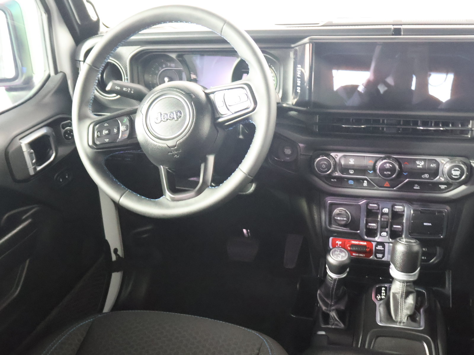 Used 2024 Jeep Wrangler Unlimited Rubicon 4xe w/ Capability Package AWD/4WD image 26