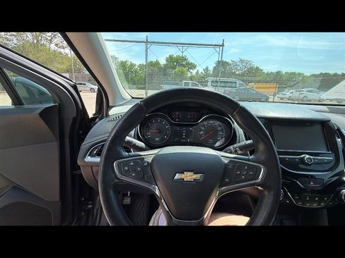 Used 2018 Chevrolet Cruze Premier FWD image 11