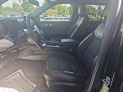 Used 2025 Ford Explorer ST-Line w/ ST-Line Street Pack image 9