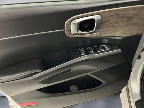 Used 2022 Kia Sorento S image 12