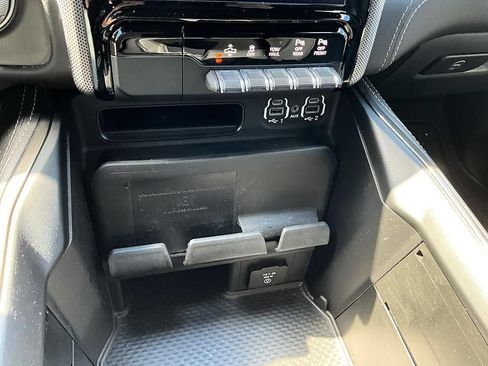 Used 2020 RAM 1500 Limited w/ Black Appearance Package AWD/4WD image 24