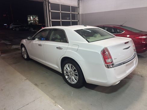 Used 2014 Chrysler 300 C w/ Harman/Kardon Audio Group AWD/4WD image 4