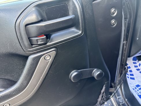 Used 2017 Jeep Wrangler Unlimited Sport w/ Connectivity Group AWD/4WD image 22