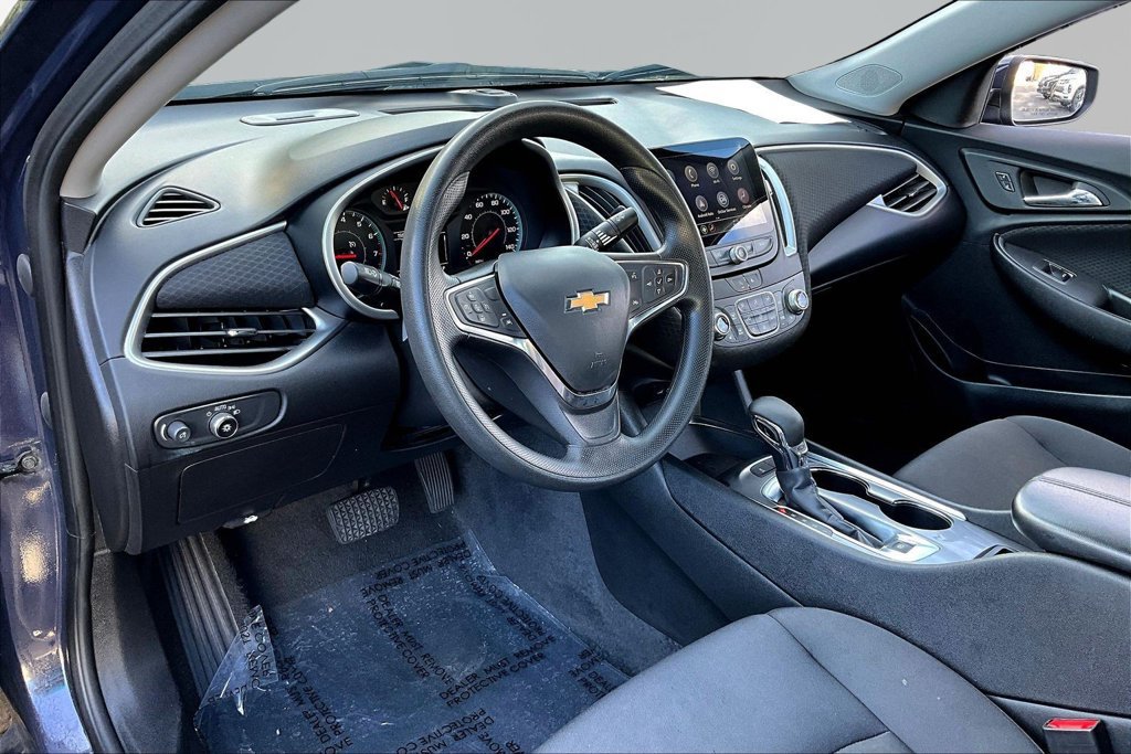 Used 2025 Chevrolet Malibu LT FWD image 18