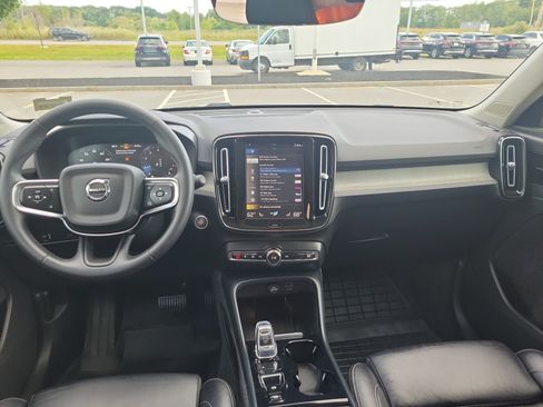 Used 2022 Volvo XC40 T5 Inscription w/ Climate Package AWD/4WD image 3