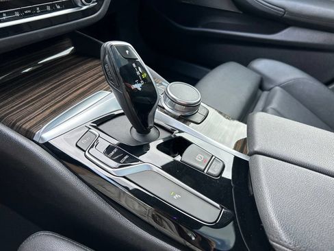 Used 2019 BMW 530i w/ Convenience Package RWD image 38