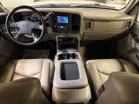 Used 2006 Chevrolet Silverado 2500 LT w/ Onstar Plus Package AWD/4WD image 3