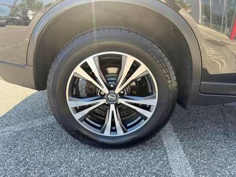 Used 2019 Nissan Rogue S AWD/4WD image 12