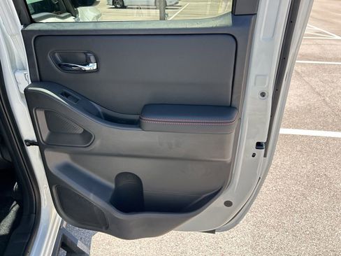 New 2025 Nissan Frontier PRO-4X w/ Tow Package image 41