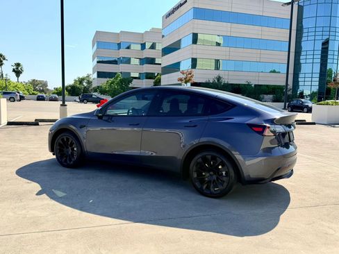 Used 2023 Tesla Model Y AWD image 12